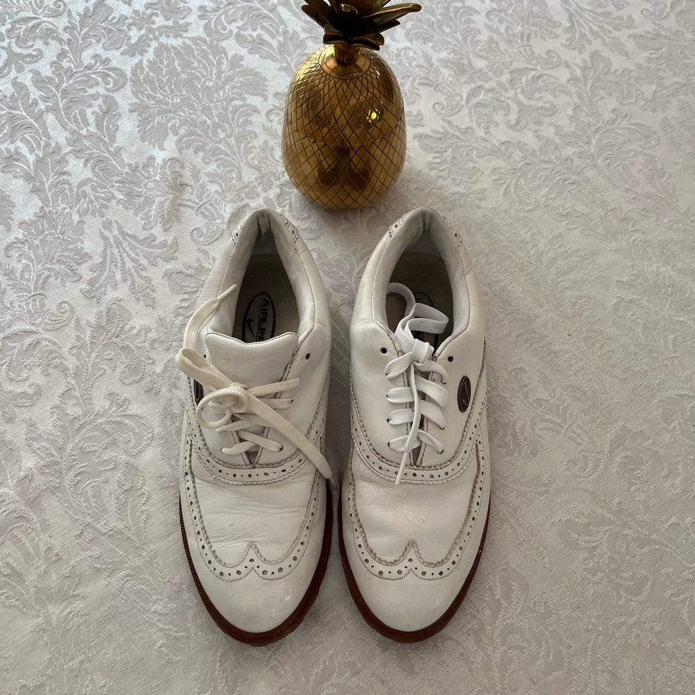 White Nike leather Golf Shoes 👟Size 8 Vintage style